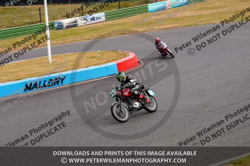 Vintage motorcycle club;eventdigitalimages;mallory park;mallory park trackday photographs;no limits trackdays;peter wileman photography;trackday digital images;trackday photos;vmcc festival 1000 bikes photographs